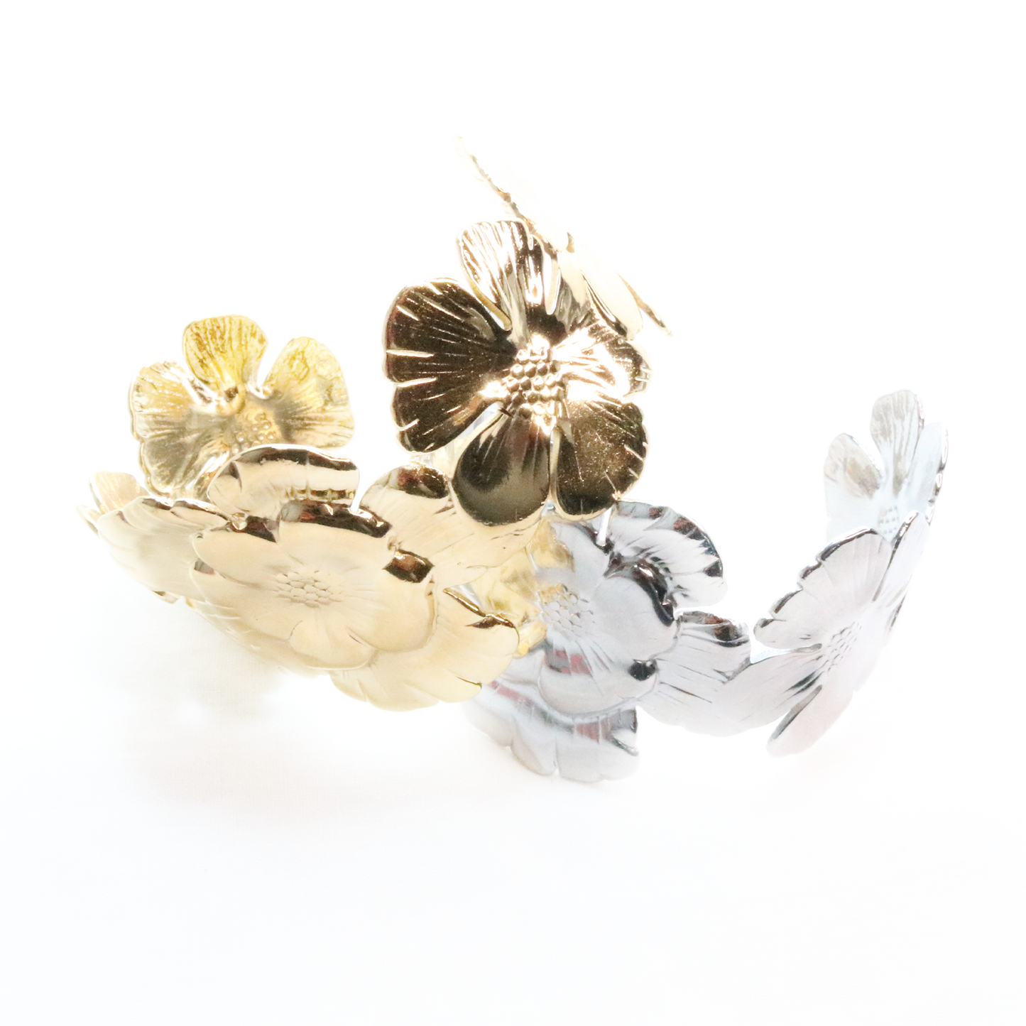 Bracciale rigido a forma di fiore