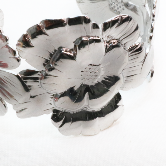 Flower bangle bracelet